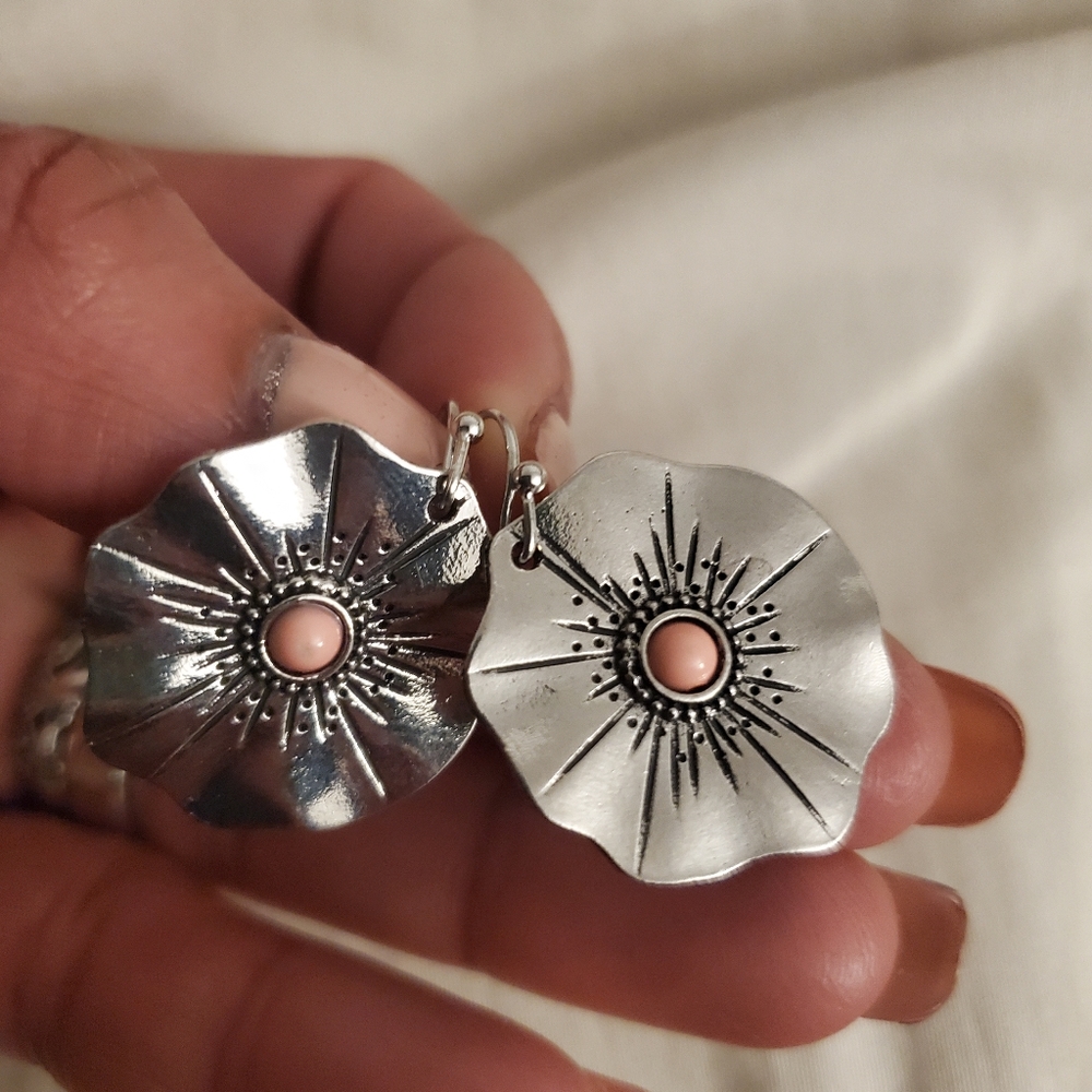 EARRING.